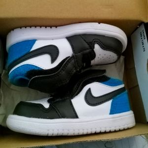 Infant Jordan's blue/white
